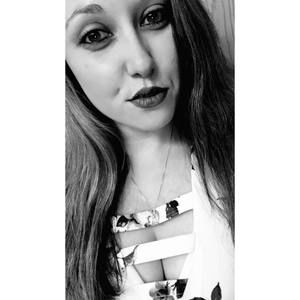 Meet your Posher, Becca